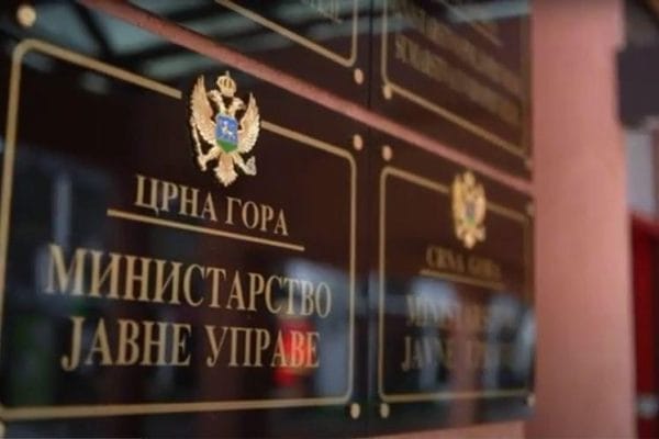 Javna uprava u Srbiji i Crnoj Gori - modernizacija ili obrazac prošlih vremena