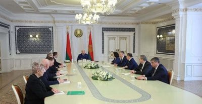 Belorusija oslobodila više od 150 političkih zatvorenika uz posredovanje Donalda Trampa
