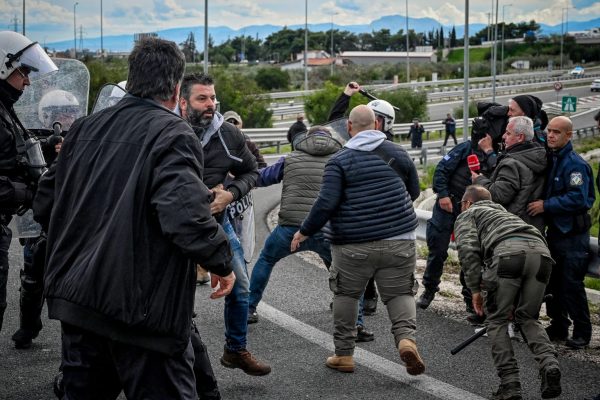 Grčki poljoprivrednici "kolapsirali" Grčku