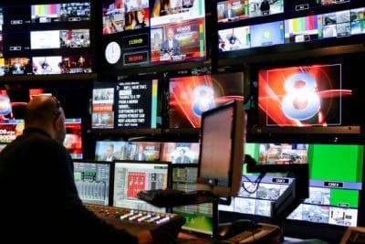 Mediji kao oružje: Televizija, portali i fenomen "entrejninga"
