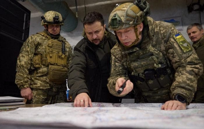 Masovni napadi dronvima: Sirski i Zelenski iznad mape Rusije