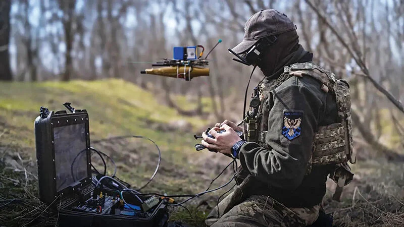 Ukrajinski dronovi u akciji: vojnik, operater dronova