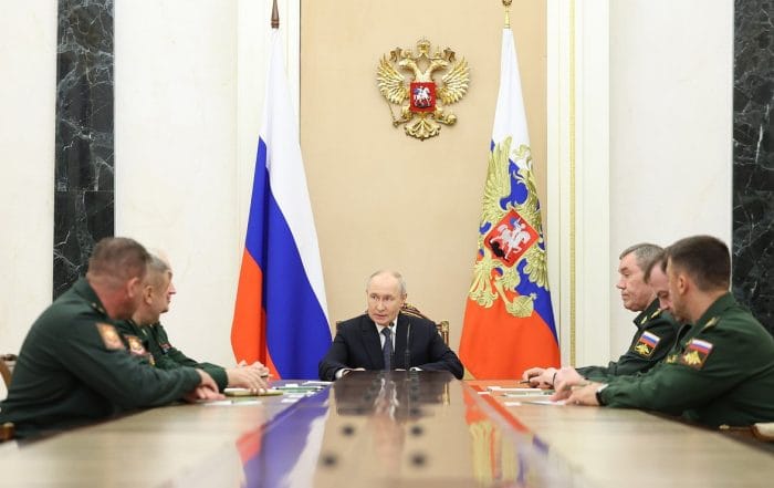 Putin sa vojnim vrhom